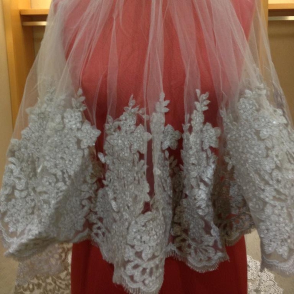 mermaid evening gown and wedding dress + veil - Picture 9 of 9